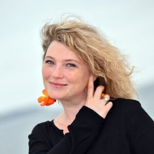 Cécile Bois, actrice française - Photocall au MIP TV 2016 afin de présenter "Candice Renoir". Le 4 avril 2016 à Cannes. © Bruno Bebert / Bestimage