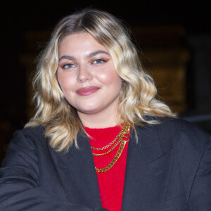 Exclusif - La Chanteuse Louane - La chanteuse Louane lors de la cérémonie d'illumination des Champs Elysées à Paris. Louane Emera est la marraine de la 40ème cérémonie d'illumination des champs Elysées. © JB Autissier / Panoramic / Bestimage