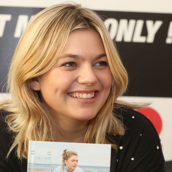 Exclusif - Louane a présenté son dernier album "Joie de vivre", joué un morceau au piano pour le plus grand bonheur de Leila et Nelly. Nice. Le 21 octobre 2020. 