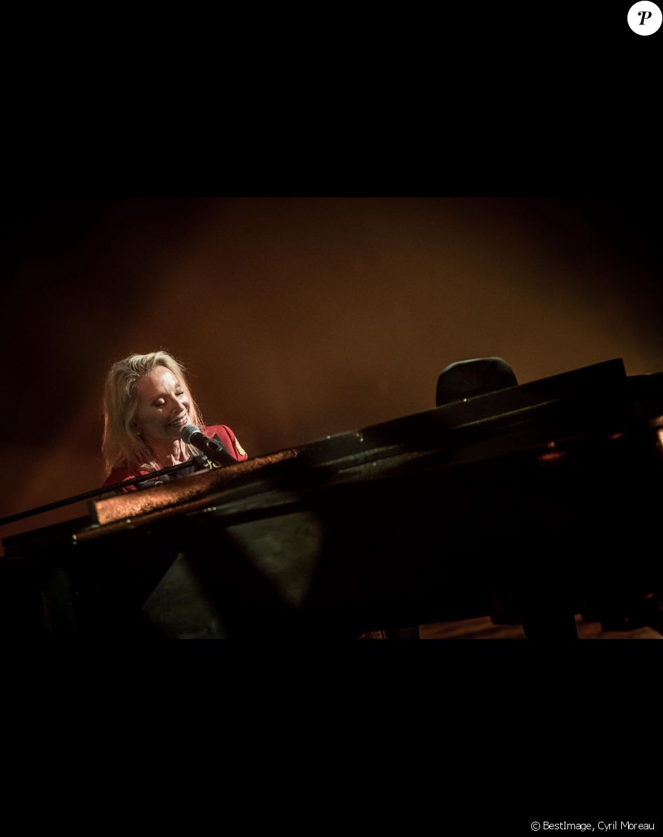 Exclusif - Prix Spécial - Véronique Sanson en concert à la Cité des congrès de Nantes pour la seconde date de sa tournée "Dignes, Dingues, Donc..." le 4 avril 2019. © Cyril Moreau/Bestimage