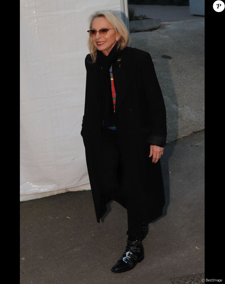 Véronique Sanson - People à la sortie de l'enregistrement de l'émission Vivement Dimanche à Paris le 20 mars 2019.
