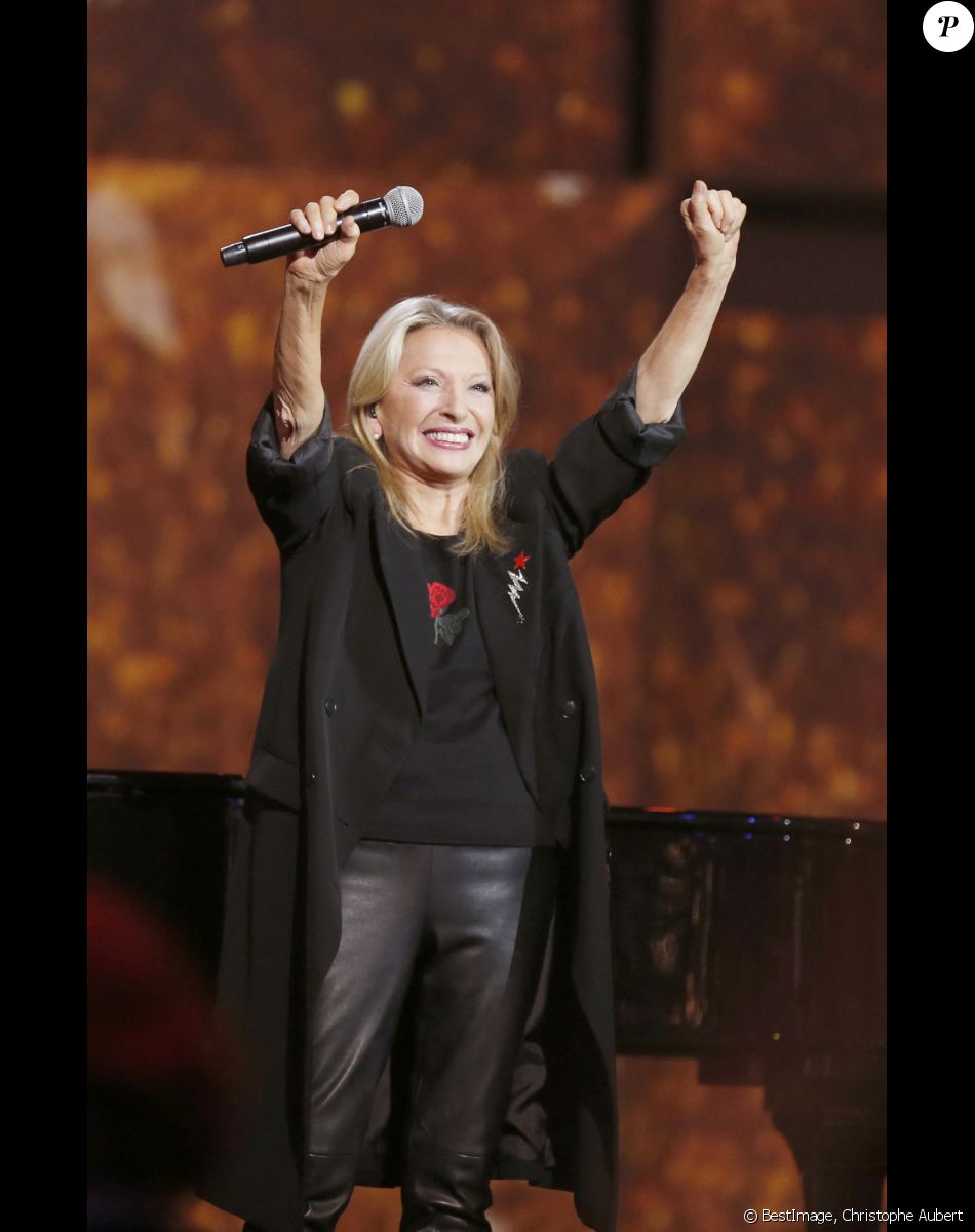 Véronique Sanson lors de la 32ème cérémonie des "Victoires de la Musique" au Zénith de Paris, le 10 février 2017.© Christophe Aubert via Bestimage