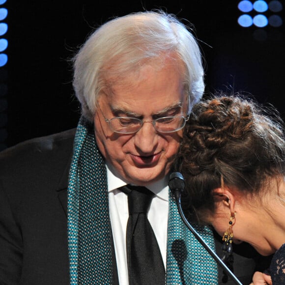 Les Magritte Du Cinéma 2012 - Bertrand Tavernier (président du jury) et Marie Gillain remettent le Magritte du meilleur film: Les Géants de Bouli LANNERS.