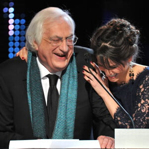 Les Magritte Du Cinéma - Bertrand Tavernier (président du jury) et Marie Gillain remettent le Magritte du meilleur film: Les Géants de Bouli LANNERS.