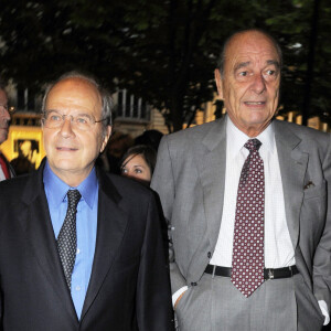 Marc Ladreit de Lacharrière et Jacques Chirac au théâtre du Rond Point à Paris en 2009.