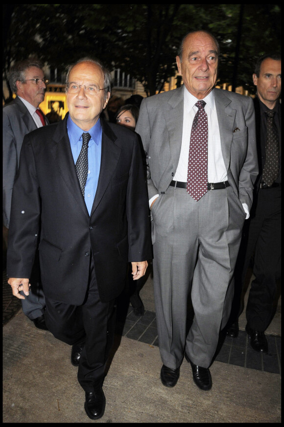 Marc Ladreit de Lacharrière et Jacques Chirac au théâtre du Rond Point à Paris en 2009.