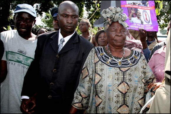 Mama Sarah Anyango Obama, la grand-mère de Barack Obama, au Kenya en 2008.
