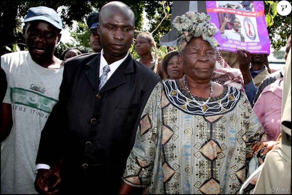 Mama Sarah Anyango Obama, la grand-mère de Barack Obama, au Kenya en 2008.