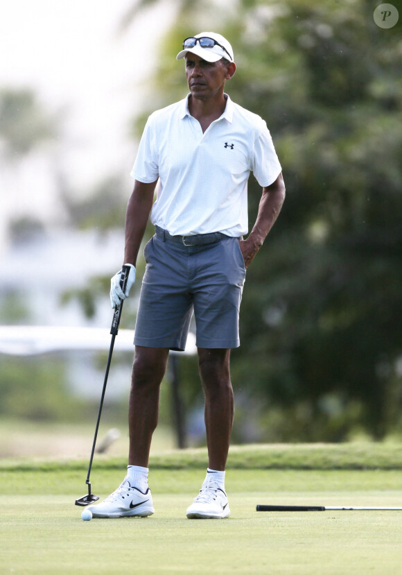 Exclusif - Barack Obama coule une retraite paisible et des vacances sportives sur un terrain de golf à Hawaï le 28 décembre 2020. L