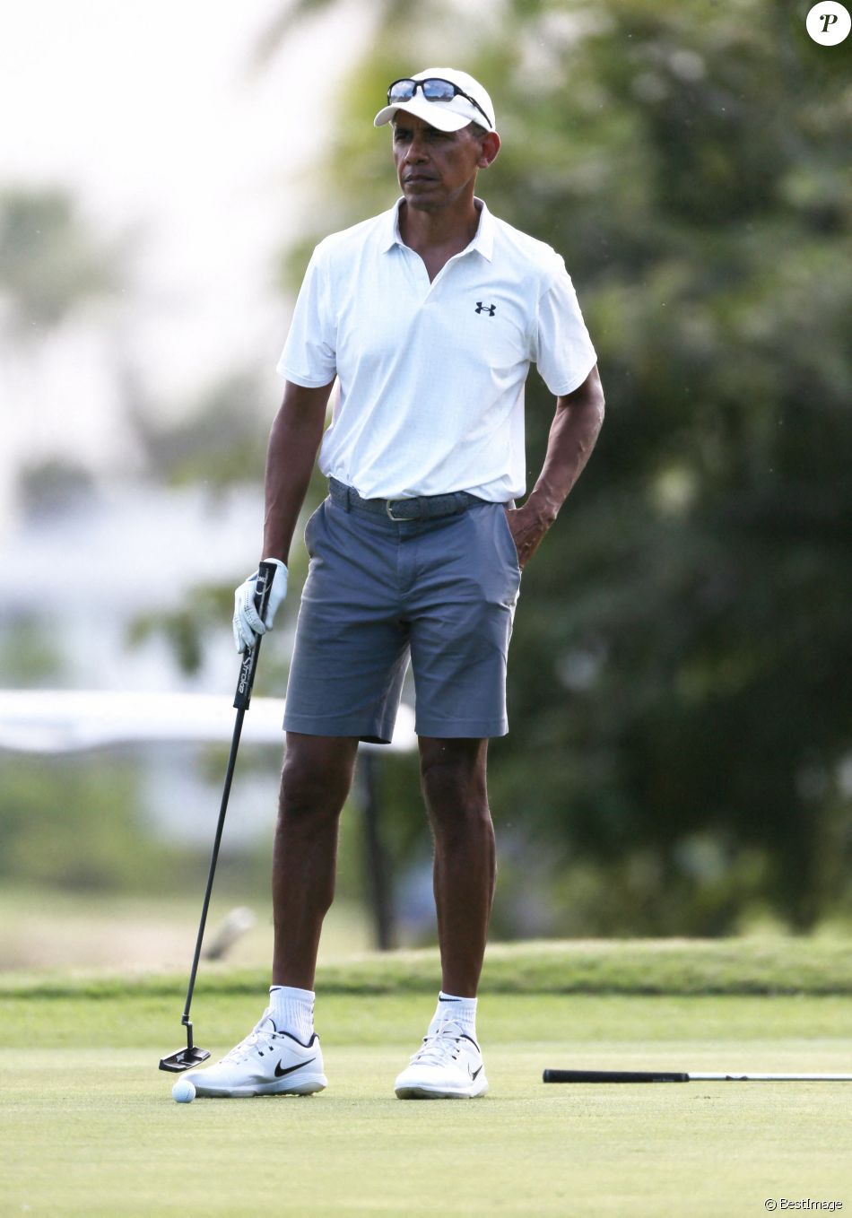 Exclusif - Barack Obama coule une retraite paisible et des vacances sportives sur un terrain de golf à Hawaï le 28 décembre 2020. L