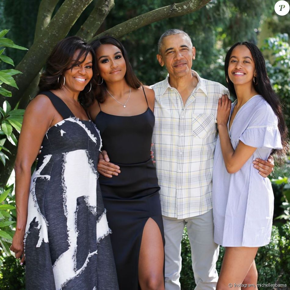 Michelle et Barack Obama avec leurs filles Malia et Sasha sur Instagram.