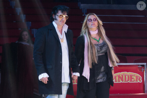 Exclusif - Loana Petrucciani et son ami Eryl Prayer interprètent "Love me tender" en duo lors de la soirée "Soupe En Scène" au Cirque Pinder à Lyon, France, le 12 avril 2017.