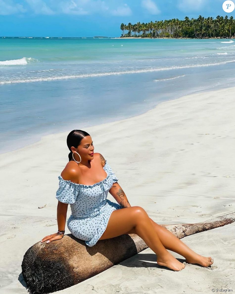 Sarah Fraisou, célèbre candidate de télé-réalité, s'affiche sur Instagram.