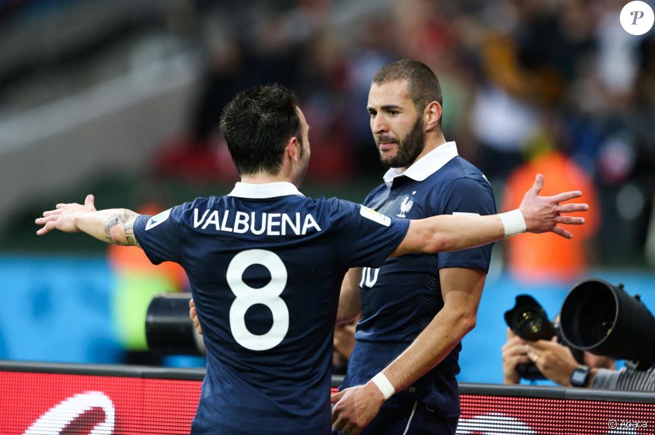 Mathieu Valbuena et Karim Benzema lors du match France / Honduras à la Coupe du Monde 2014.