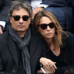 Laura Smet et son compagnon Raphaël - People dans les tribunes de la finale homme des internationaux de France de Roland Garros à Paris le 5 juin 2016. © Moreau-Jacovides / Bestimage