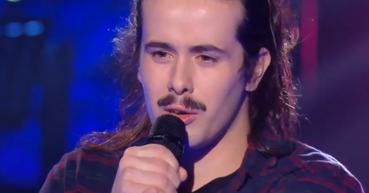 Le candidat Tarik remporte sa battle contre Robin dans The Voice