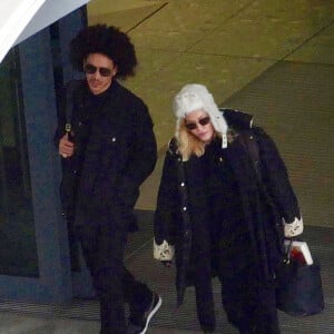 Madonna et son compagnon Ahlamalik Williams arrivent à l'aéroport de Londres le 28 décembre 2019.
