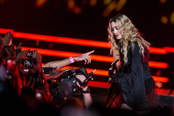 Madonna en concert à l'AccorHotels Arena (Bercy) à Paris, le 9 décembre 2015.