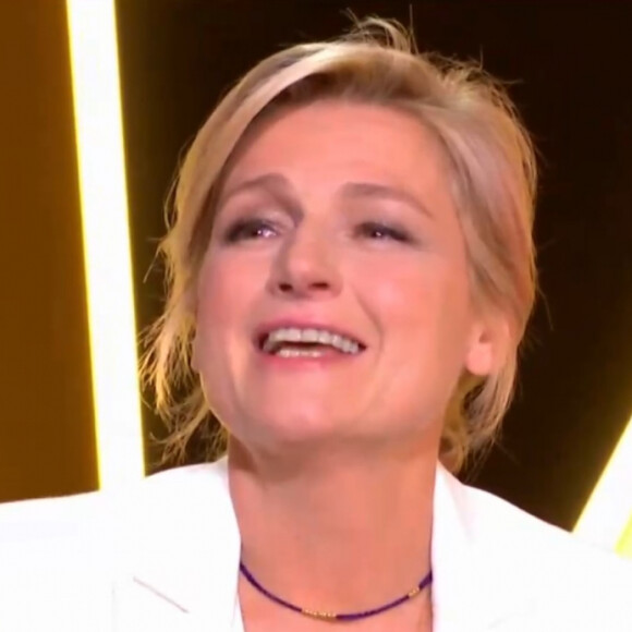 Anne Elisabeth Lemoine dans l'émission "Le grand échiquier", sur France 2. Le 3 avril 2021.