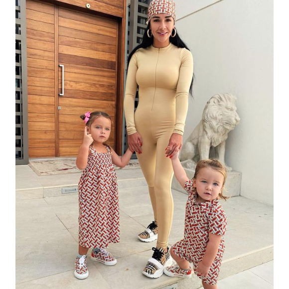 Jazz Correia est mariée à Laurent. Ils ont ensemble deux enfants : Cayden (2 an) et Chelsea (3 ans).
