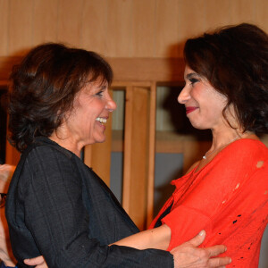 Exclusif - Stéphanie Fugain et sa fille Marie - Représentation de la pièce "Bouquet Final" au théâtre de la Comédie-Caumartin à Paris. Le 12 octobre 2017. © Coadic Guirec/Bestimage