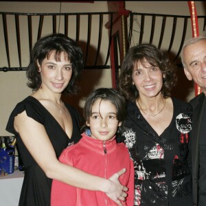 Stéphanie et Michel Fugain avec leurs enfants Marie et Alexis à Paris, le 8 février 2005.