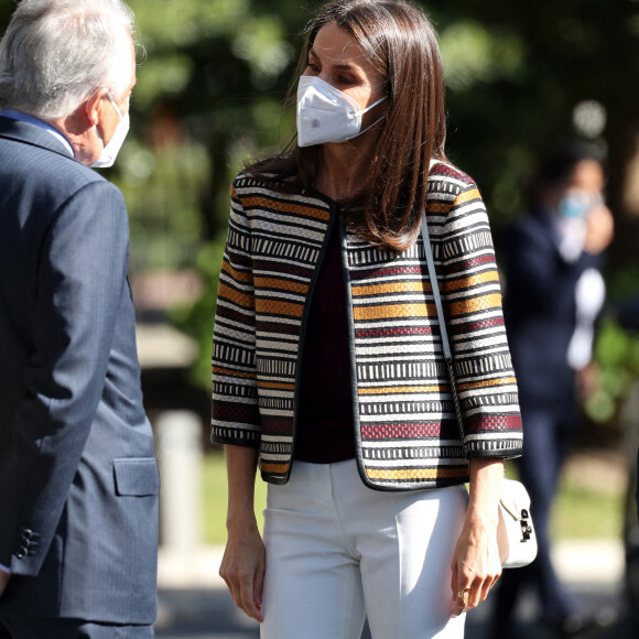 La reine Letizia d'Espagne arrive à la fondation "Mutua Madrilena" à Madrid, pour une réunion de travail. Le 7 avril 2021