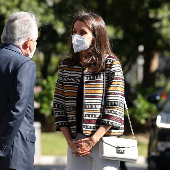 La reine Letizia d'Espagne arrive à la fondation "Mutua Madrilena" à Madrid, pour une réunion de travail.