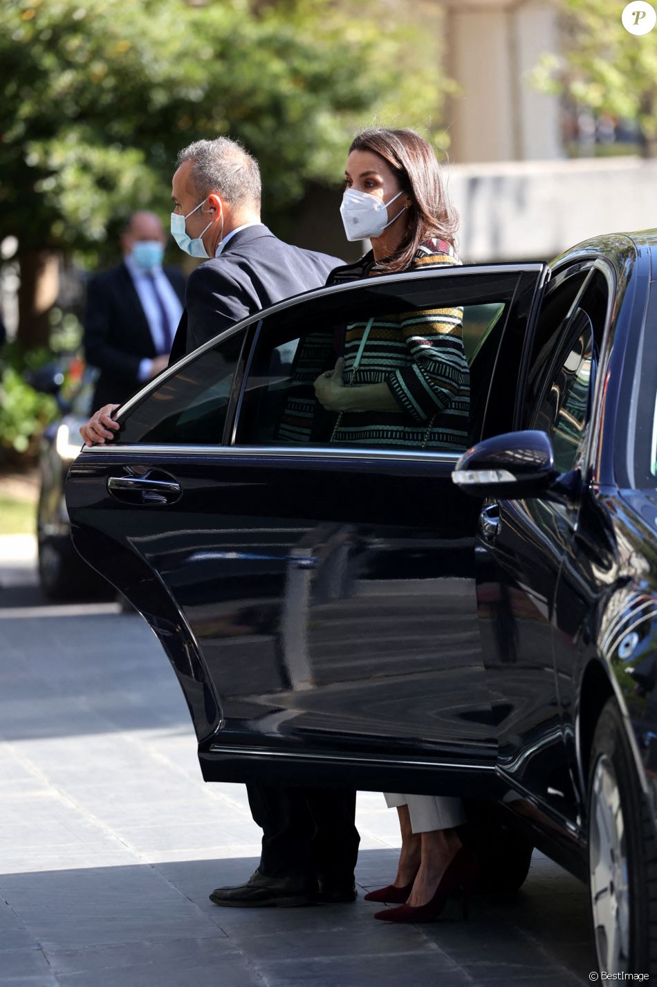 La reine Letizia d'Espagne arrive à la fondation "Mutua Madrilena" à Madrid, pour une réunion de travail. Le 7 avril 2021