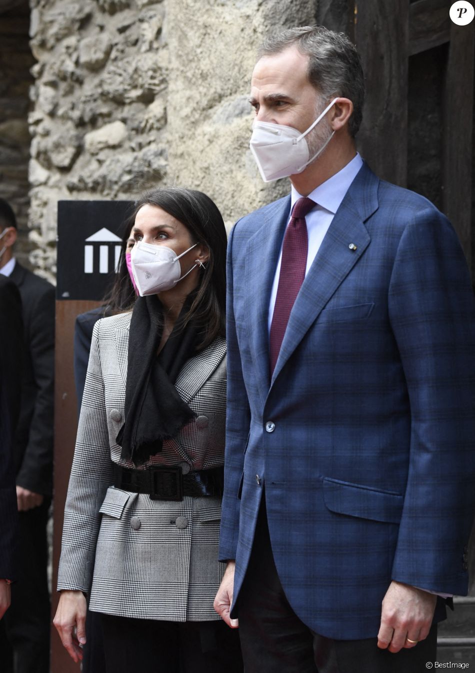 Le roi Felipe VI d'Espagne et la reine Letizia d'Espagne visitent l'école "Maria Moliner" en Andorre, le 26 mars 2021.