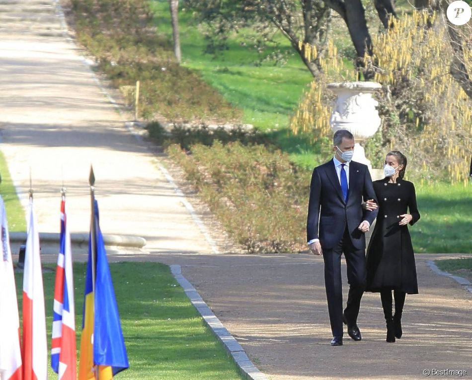 Le roi Felipe VI et la reine Letizia d'Espagne lors de la cérémonie européenne d'hommage aux victimes du terrorisme au Palais Royal à Madrid. Le 11 mars 2021
