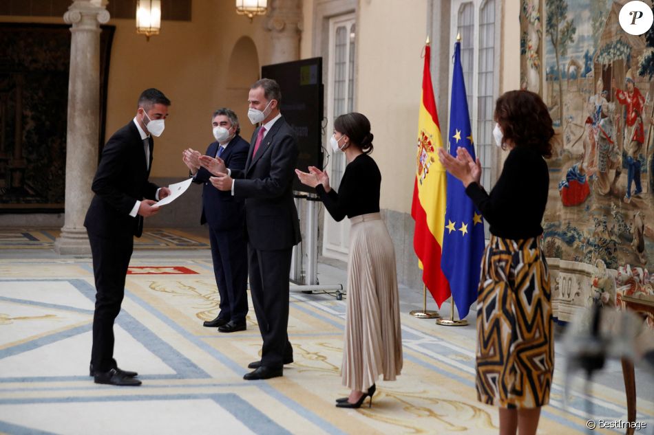 Le roi Felipe VI d'Espagne et la reine Letizia d'Espagne assistent à la cérémonie des National Sports Awards au Palais El Pardo à Madrid, Espagne, le 2 mars 2021.