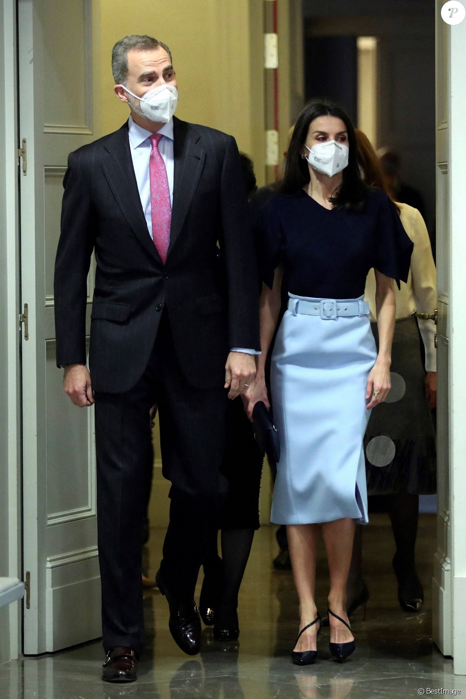 Le roi Felipe VI et la reine Letizia d'Espagne lors de la présentation des bourses d'études de la Coopération espagnole au Palacio de Viana à Madrid. Le 17 février 2021