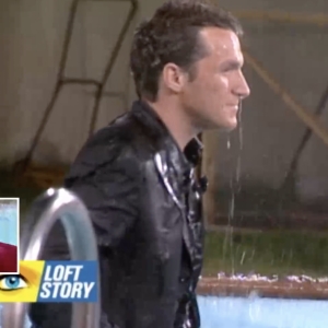 Benjamin Castaldi "furax" après avoir été jeté dans la piscine par les candidats de "Loft Story 2001" - "Loft story fête ses 20 ans", C8