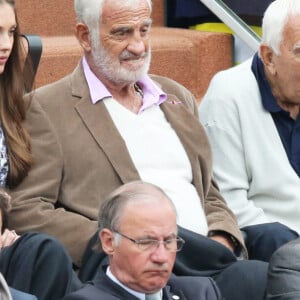 Jean-Paul Belmondo entoure de sa petite fille Annabelle et de Charles Gerard - People assistent au 8 eme sacre de Rafael Nadal lors des Internationaux de France a Roland Garros a Paris le 9 juin 2013.