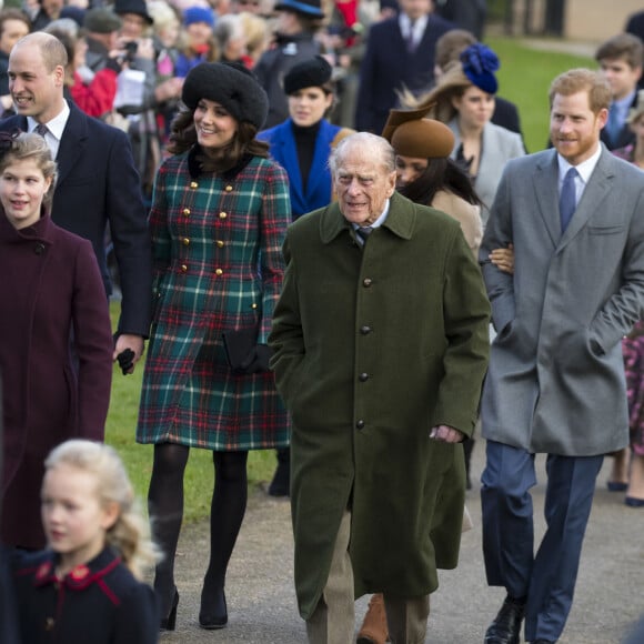 Le prince William, Catherine Kate Middleton la duchesse de Cambridge enceinte, Meghan Markle et son fiancé le prince Harry, le prince Philip, duc d'Edimbourg, Lady Louise Windsor - La famille royale d'Angleterre arrive à la messe de Noël à l'église Sainte-Marie-Madeleine à Sandringham, le 25 décembre 2017. 