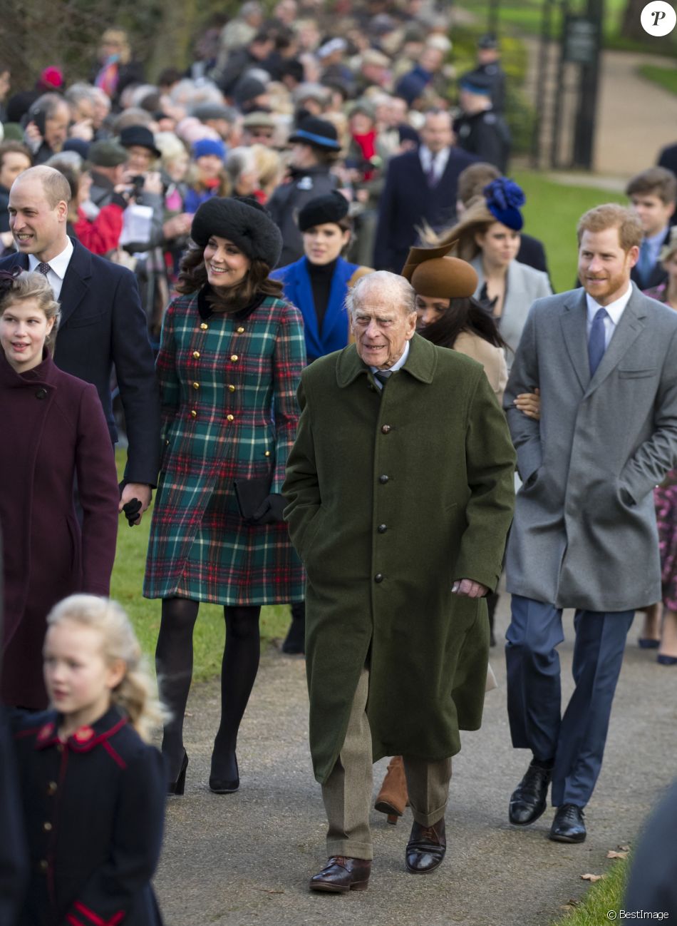 Le prince William, Catherine Kate Middleton la duchesse de Cambridge enceinte, Meghan Markle et son fiancé le prince Harry, le prince Philip, duc d'Edimbourg, Lady Louise Windsor - La famille royale d'Angleterre arrive à la messe de Noël à l'église Sainte-Marie-Madeleine à Sandringham, le 25 décembre 2017.