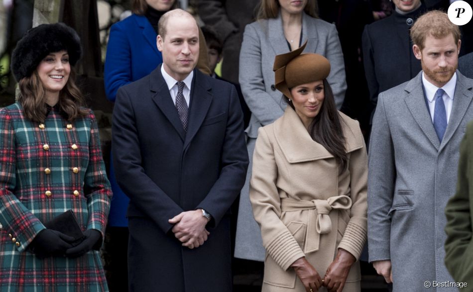 Le prince William, Catherine Kate Middleton la duchesse de Cambridge enceinte, Meghan Markle et son fiancé le prince Harry - La famille royale d'Angleterre arrive à la messe de Noël à l'église Sainte-Marie-Madeleine à Sandringham, le 25 décembre 2017.