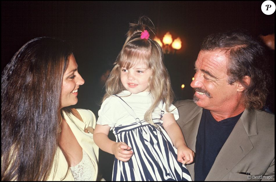 Jean-Paul Belmondo, sa fille Florence et sa petite-fille Annabelle en 1990.