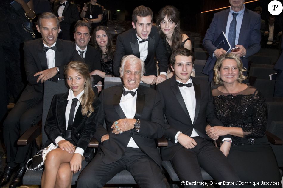 Paul Belmondo, Victo Belmondo, Annabelle Belmondo, Stella Belmondo et son père Jean-Paul Belmondo , Giacomo Belmondo et Luana Belmondo - 42ème cérémonie des César à la salle Pleyel à Paris le 24 février 2017. © Olivier Borde / Dominique Jacovides / Bestimage