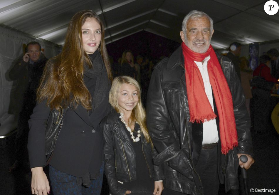 Jean-Paul Belmondo avec sa petite-fille Annabelle Waters Belmondo, et sa fille Stella Belmondo - Premiere de "Silvia" au Cirque Alexis Gruss a Paris le 28 octobre 2013.