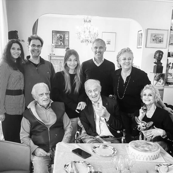 Jean-Paul Belmondo fête ses 88 ans entouré des siens, le 9 avril 2021, sur Instagram.