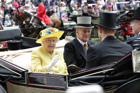 La reine Elisabeth II d'Angleterre, le prince Philip, duc d'Edimbourg, le prince Harry et le prince Andrew, duc d'York - La famille royale d'Angleterre à leur arrivée pour le 1er jour des courses hippiques "Royal Ascot". Le 14 juin 2016
