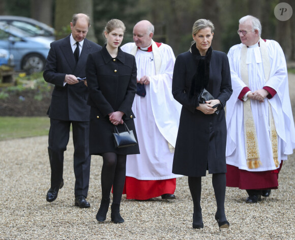 Le prince Edward, comte de Wessex, sa femme la comtesse Sophie et leur fille Lady Louise Windsor assistent au service religieux du dimanche 11 avril 2021 en la chapelle royale à Windsor