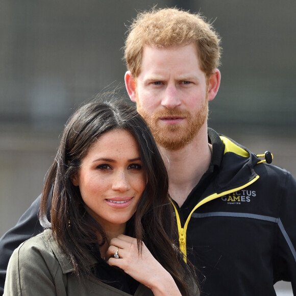 Le prince Harry et sa fiancée Meghan Markle lors d'une rencontre avec des athlètes des Invictus Games à l'université de Bath le 6 avril 2018.