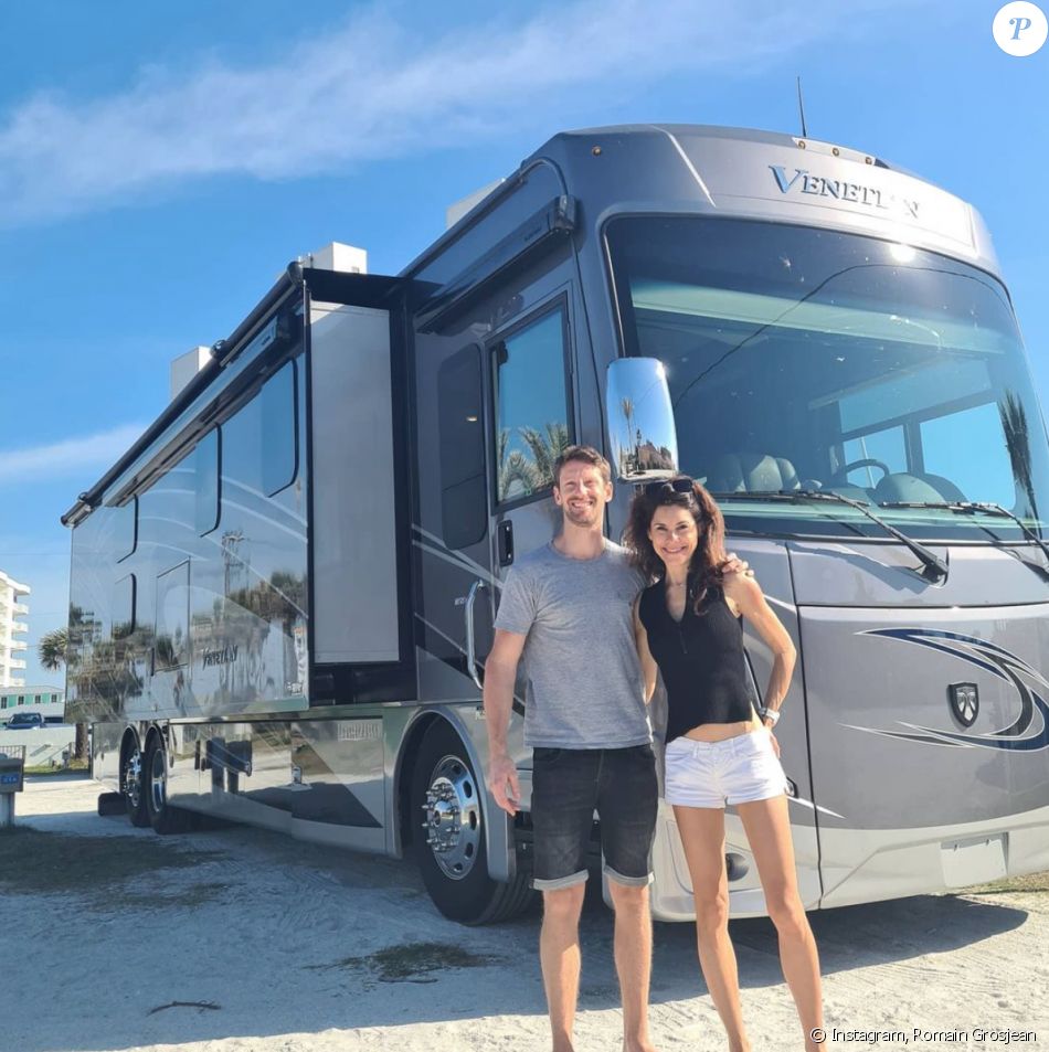 Romain Grosjean et Marion Jolles Grosjean photographiés par leur fils aîné Sacha, devant leur caravane. Avril 2021.