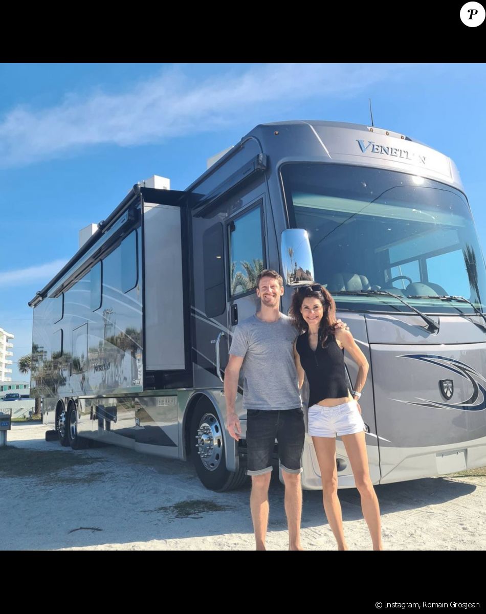 Romain Grosjean et Marion Jolles Grosjean photographiés par leur fils aîné Sacha, devant leur caravane. Avril 2021.