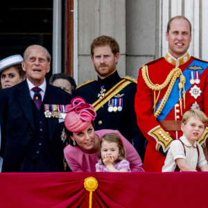 La reine Elisabeth II d'Angleterre, le prince Philip, duc d'Edimbourg, le prince Harry, Catherine Kate Middleton, duchesse de Cambridge, la princesse Charlotte, le prince George et le prince William, duc de Cambridge - La famille royale d'Angleterre au balcon du palais de Buckingham pour assister à la parade "Trooping The Colour" à Londres.