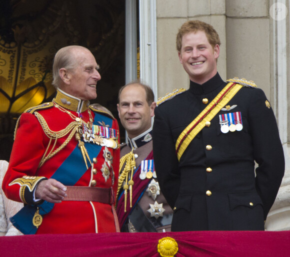 Le prince Philip, duc d'Edimbourg, le prince Harry - La famille royale britannique réunie pour présider le traditionnel Trooping the Colour à Londres, le 14 juin 2014.
