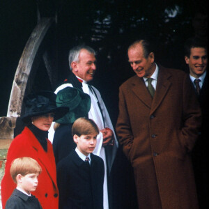 Le prince William, le prince Harry, leur mère la princesse Diana et le prince Philip à Sandringham en 1993.